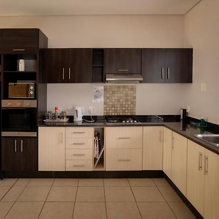 Apartments @ 125 กาโบโรเน ภายนอก รูปภาพ