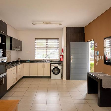 Apartments @ 125 กาโบโรเน ภายนอก รูปภาพ